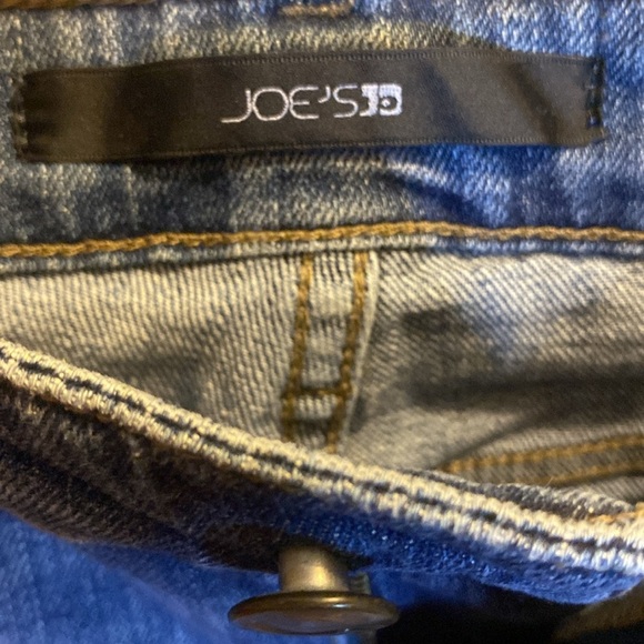 Joe's Jeans Capri Cropped Denim Jeans in a Light Blue Wash (30W x 25L) - Picture 5 of 8